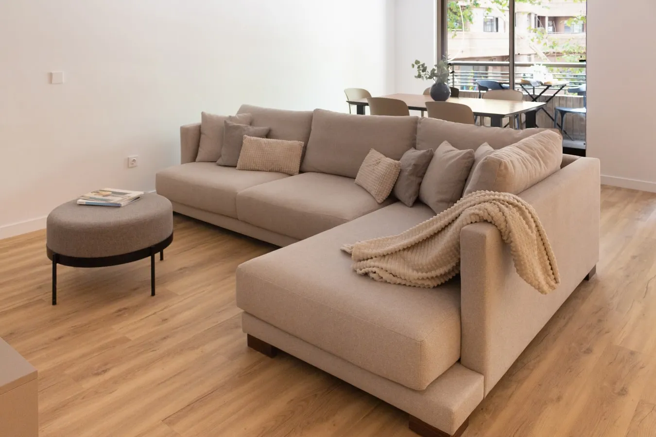 Refined 3-bed Flat With Bright Home Office Space In Valencia Center
