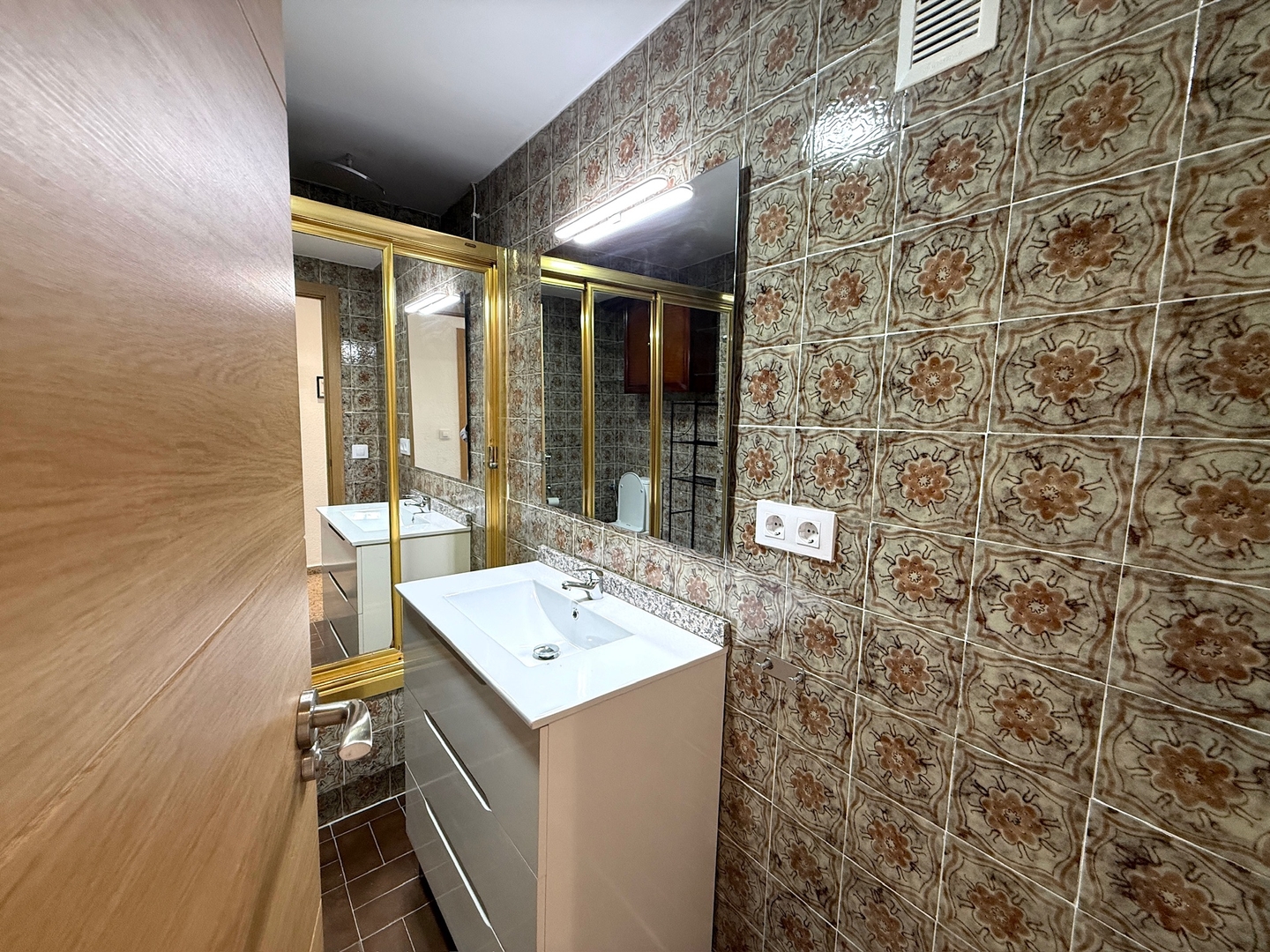 Premium Cozy City Flat With Dedicated Workspace In Valencia For Remote Professionals #3