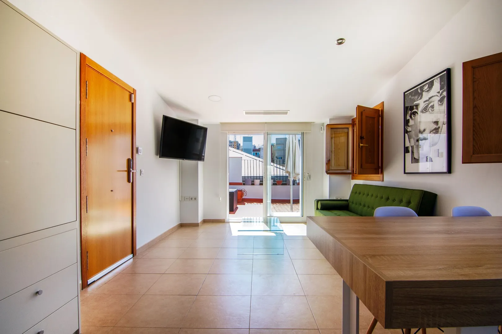 Sophisticated 3-bedroom Flat With Dedicated Home Office In Valencia Center