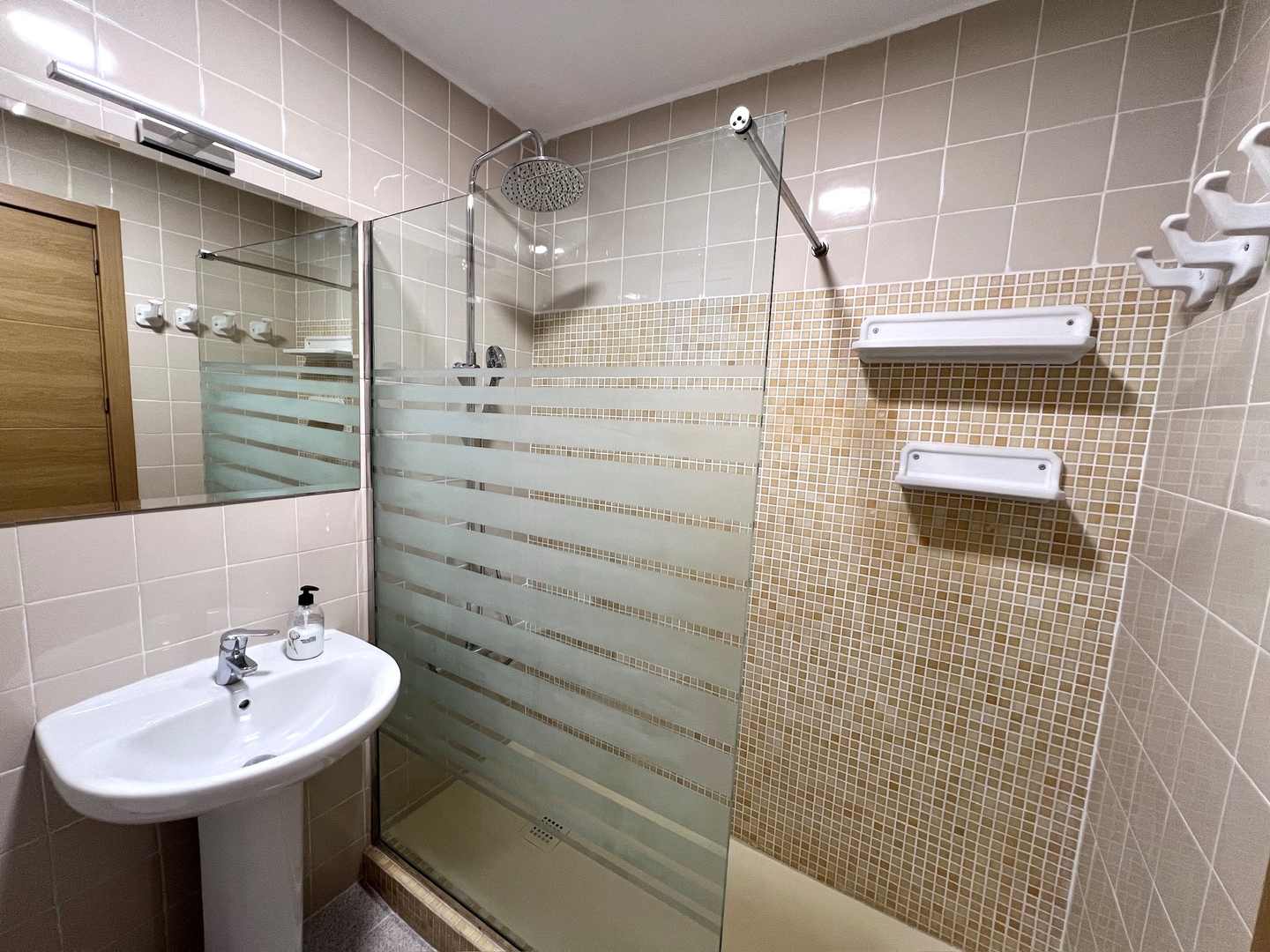 Charming Elegant 1-bed City Flat With Dedicated Workspace In Valencia #4