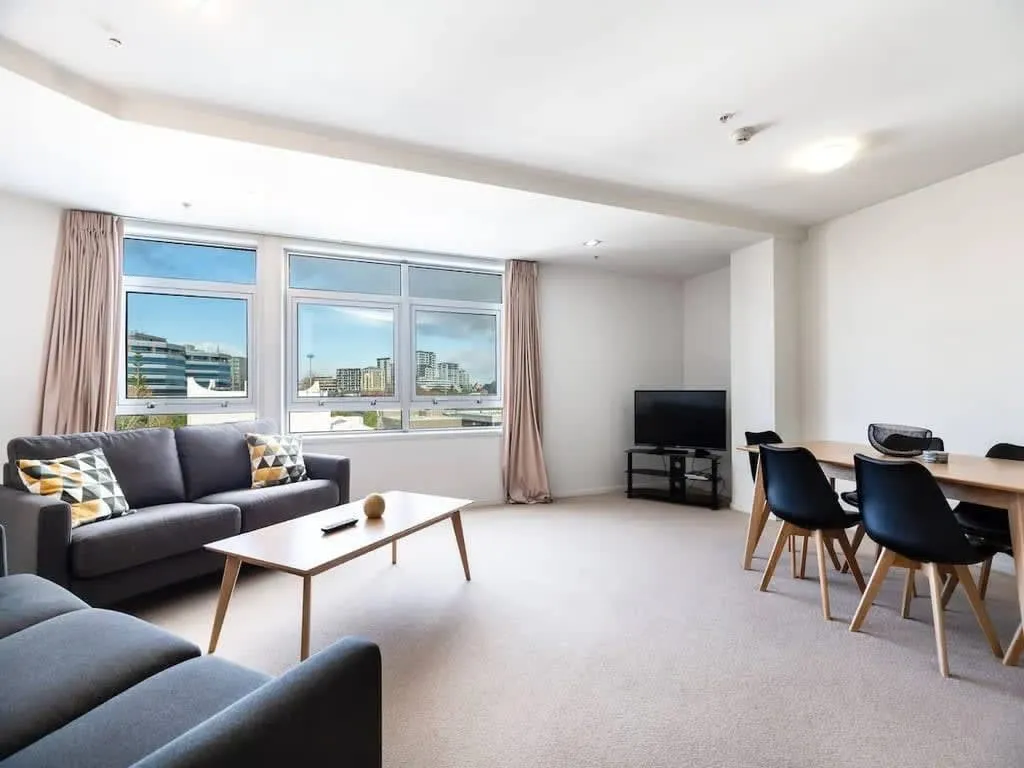 Auckland Sophisticated Compact 2-bed Flat - Home Office & Fast Wifi #4