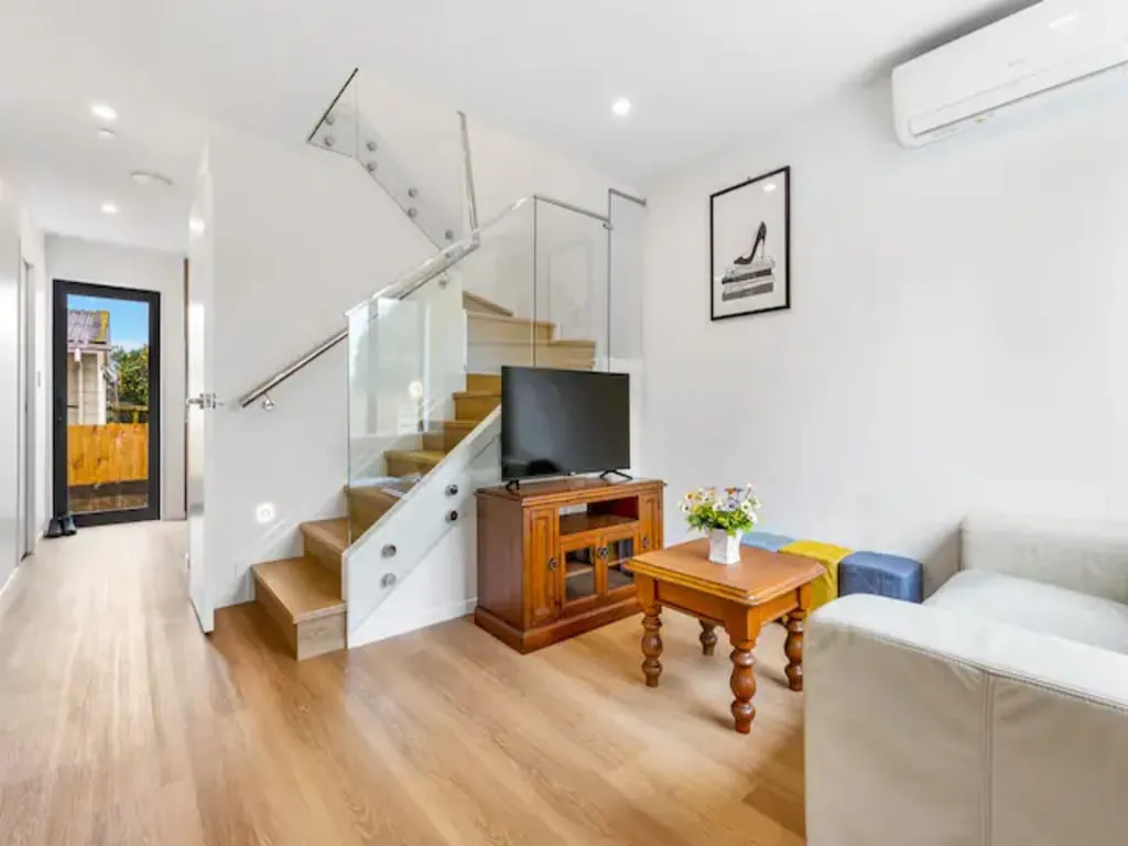 Auckland Sleek Contemporary Flat - Cozy 3br, Dedicated Home Office & Fast Wifi #3