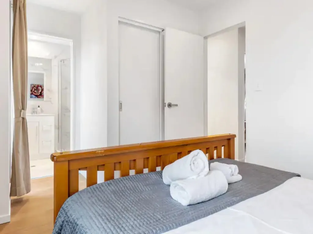 Auckland Sleek Contemporary Flat - Cozy 3br, Dedicated Home Office & Fast Wifi #5