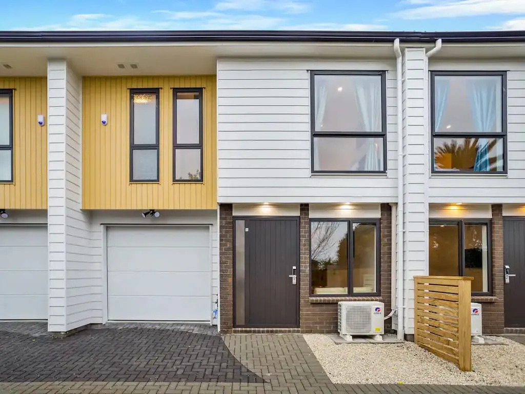 Auckland Sleek Contemporary Flat - Cozy 3br, Dedicated Home Office & Fast Wifi